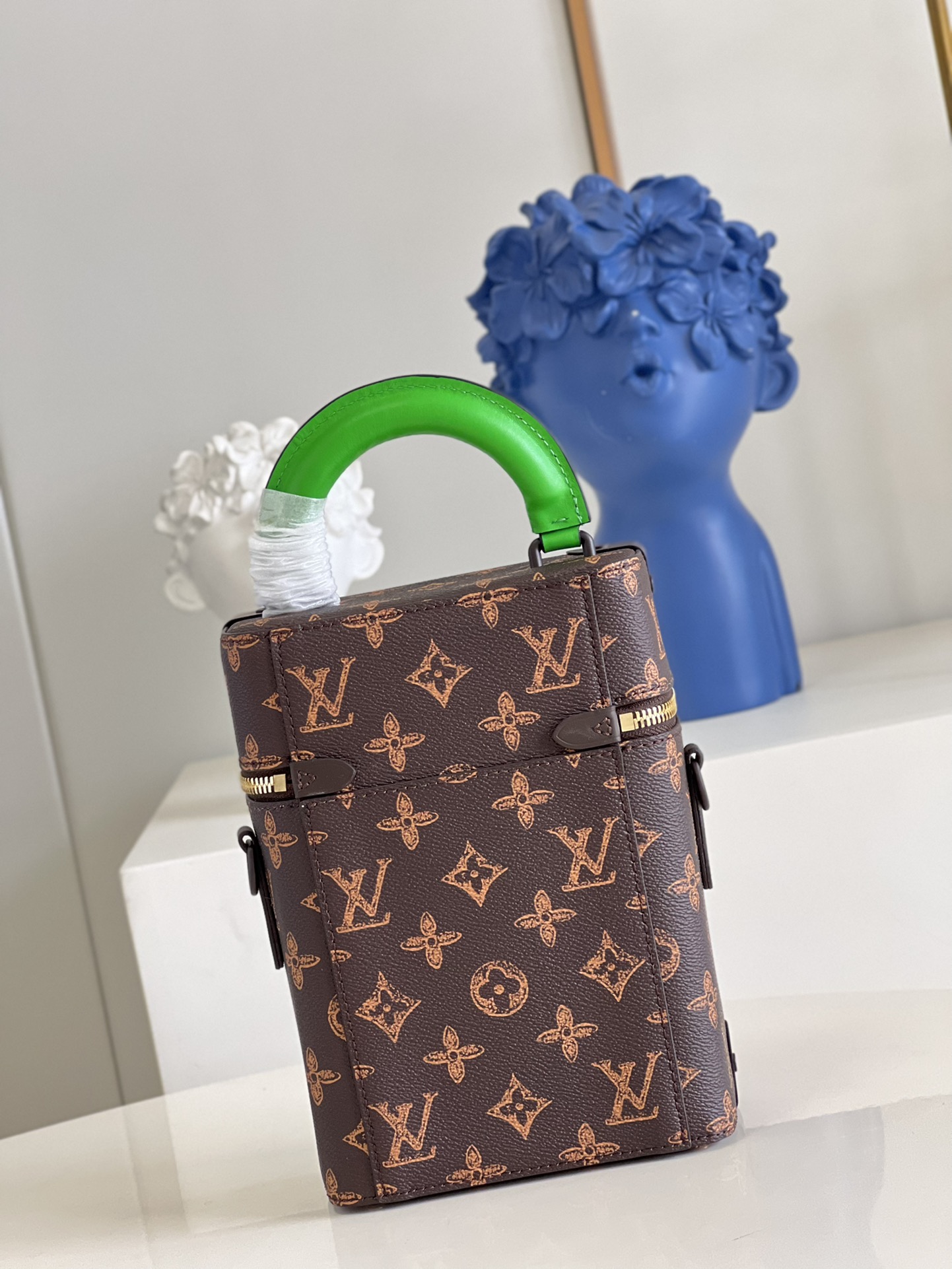  Louis Vuitton M59664 Shoulder Bag, Vertical Box