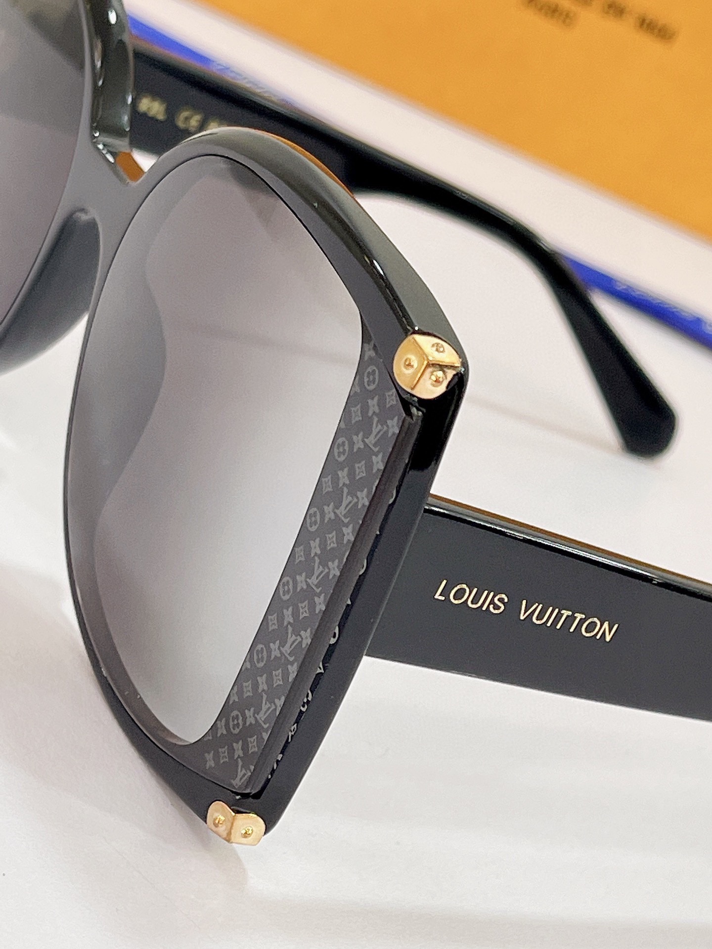 Louis Vuitton 2022 'In The Mood for Love' Sunglasses - Black