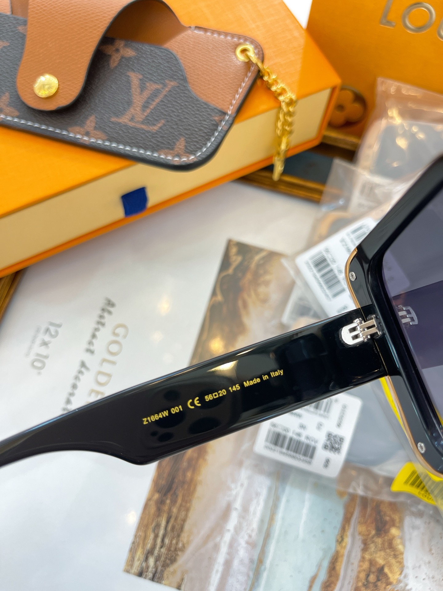Louis Vuitton LV Moon Square Sunglasses 2022-23FW, Black, E