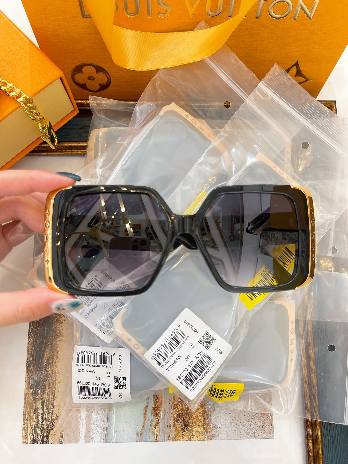 Louis Vuitton Z1998E LV Moon Pearl Square Sunglasses , Black, One Size