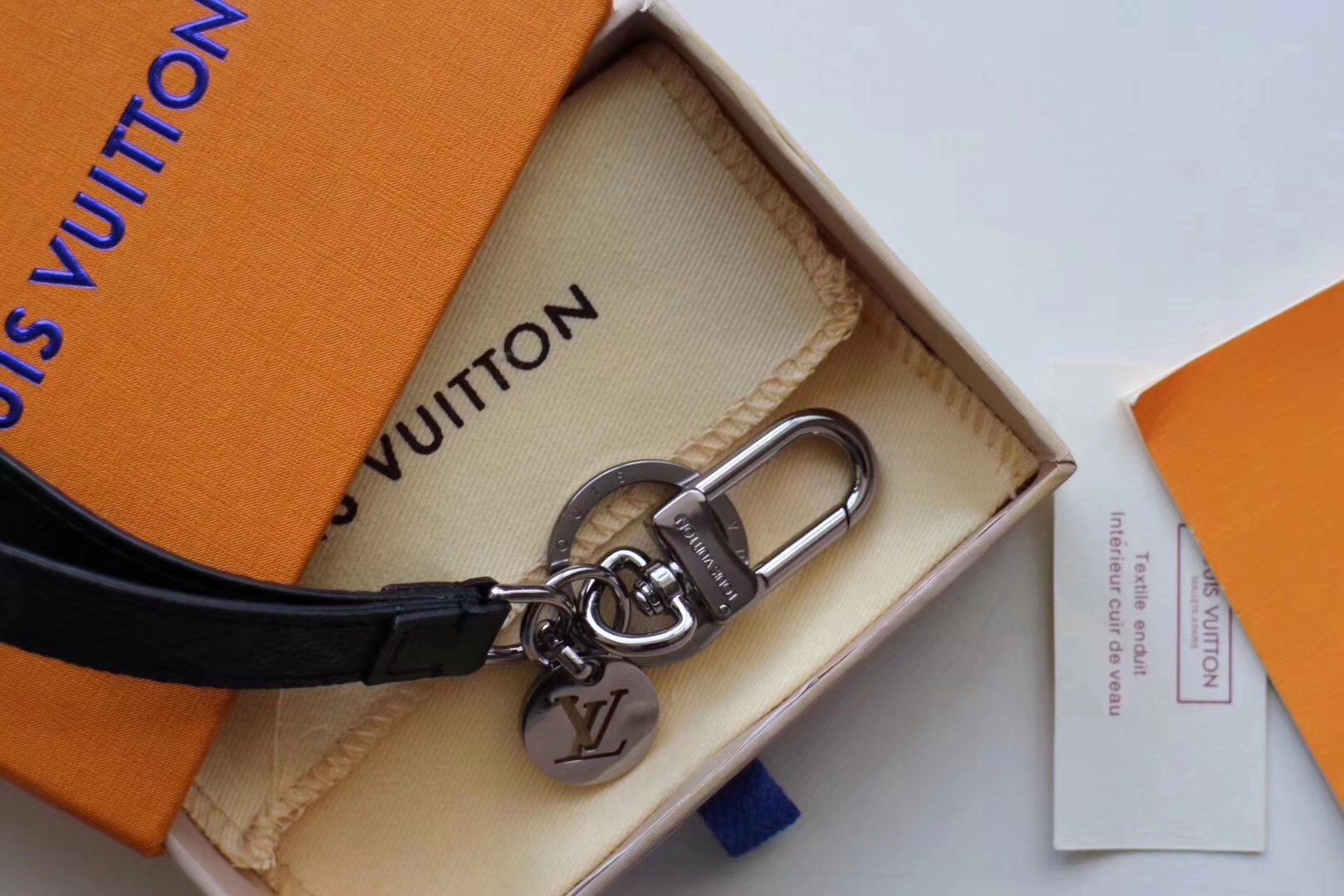 Louis Vuitton Dragonne Bag Charm & Key Holder (BIJOU DE SAC ET PORTE-CLES  DRAGONNE, M61950, MONOGRAM ECLIPSE WRIST STRAP, BAG CHARM AND KEY RING)