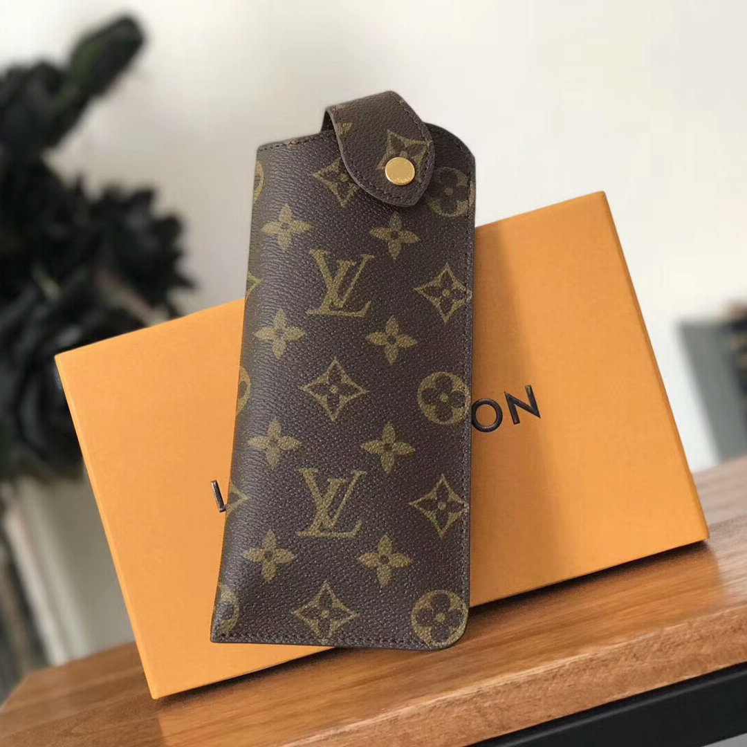Louis Vuitton Sunglasses Case - 6 For Sale on 1stDibs