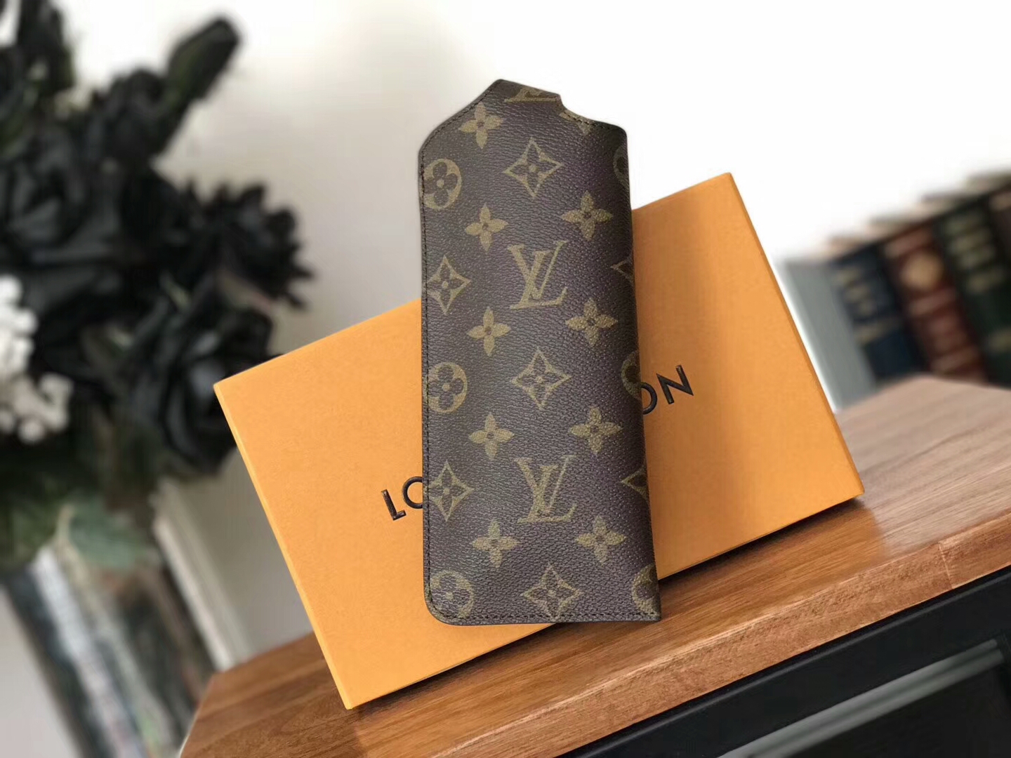 Louis Vuitton Monogram Sunglasses Case - Brown - LOU756701