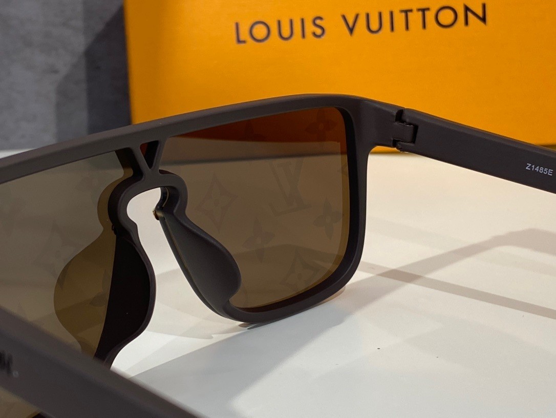 Louis Vuitton® LV Waimea Sunglasses Brown. Size W