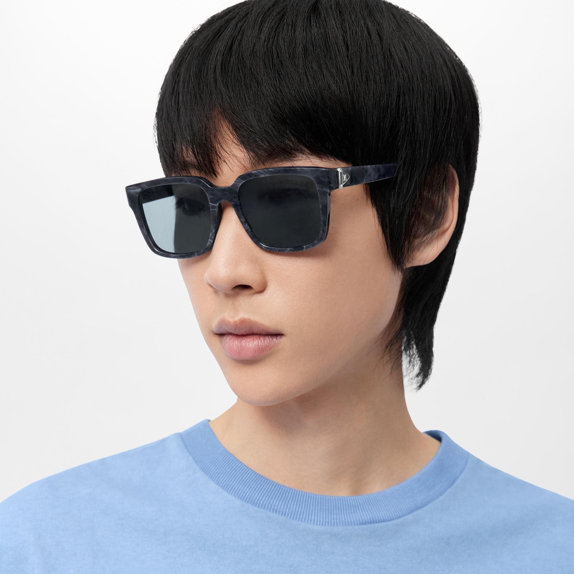 Louis Vuitton LV Glide Sunglasses Black Acetate. Size W
